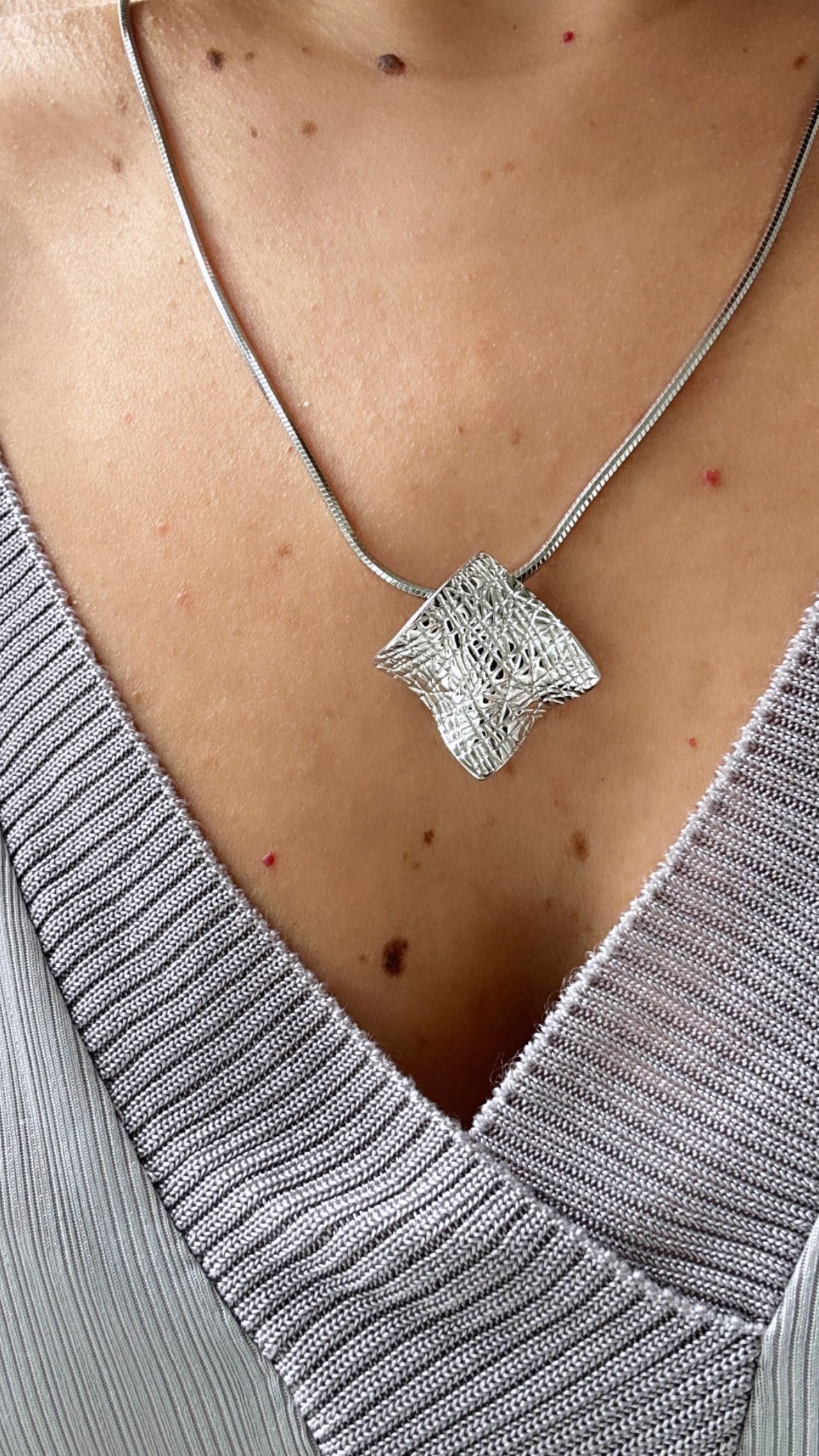 Astelle Gümüş Rengi Rodyum Kaplama Kolye