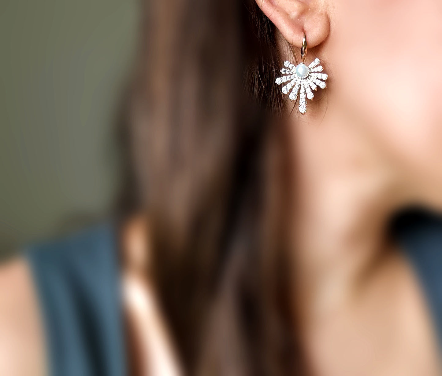 Sunshine Sparkle 18K Rengi Kaplama Sallantılı Küpe