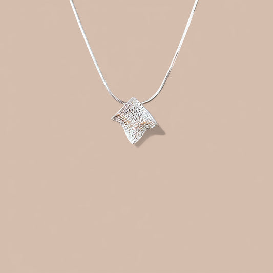 Astelle Gümüş Rengi Rodyum Kaplama Kolye