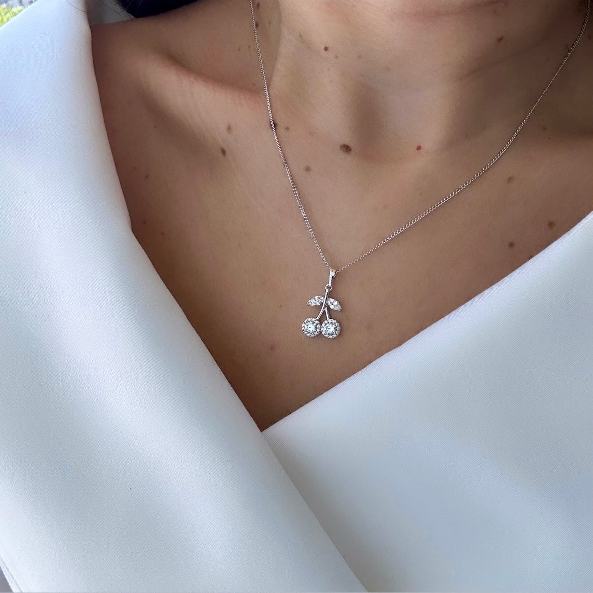Cherry Gümüş Rengi Rodyum Kaplama Kolye