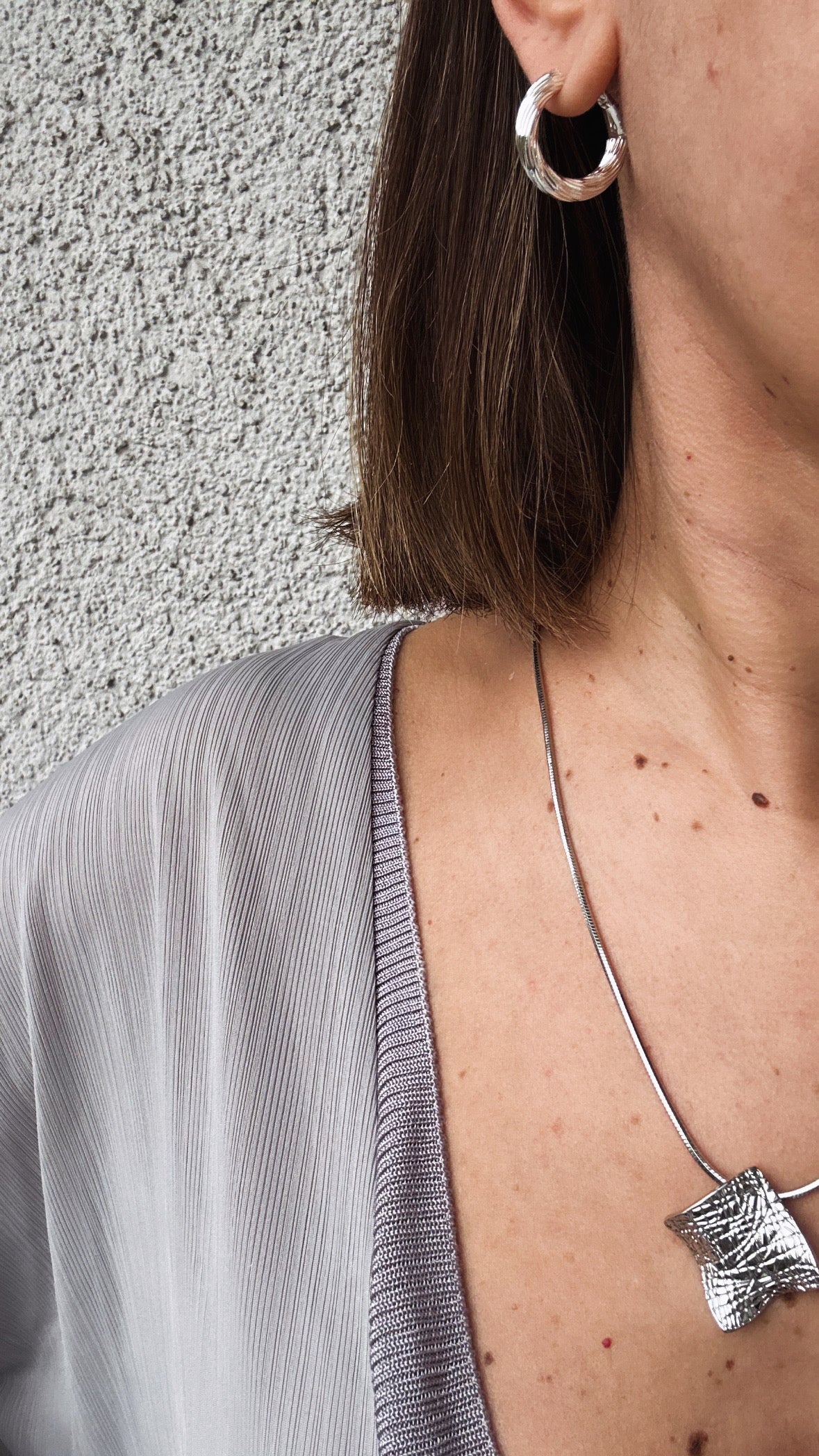 Mira Gümüş Rengi Rodyum Kaplama Halka Küpe