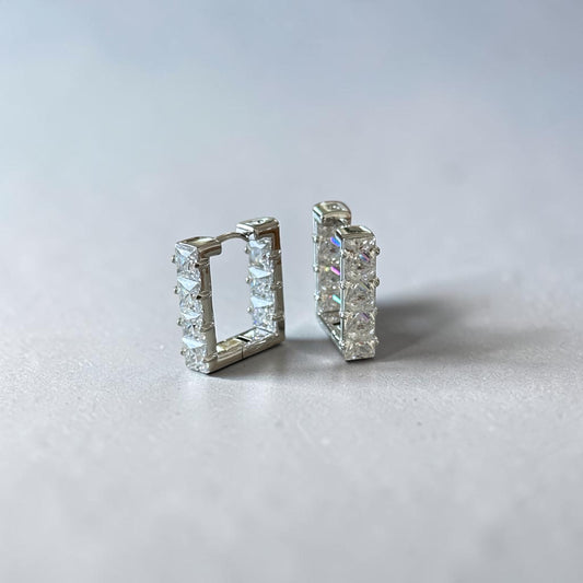 Radiant Horizon Gümüş Rengi Rodyum Kaplama Küpe