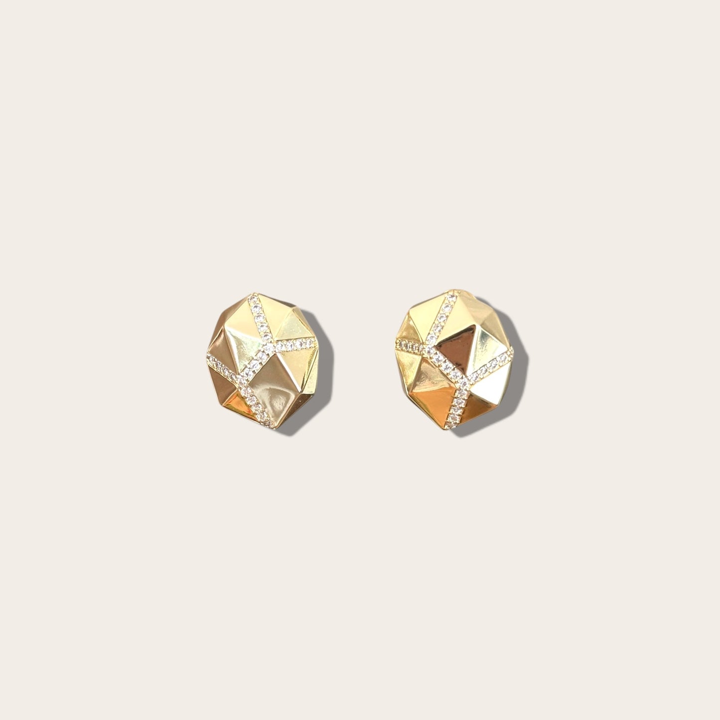 Venus 14k Color Rhodium Plated Earring